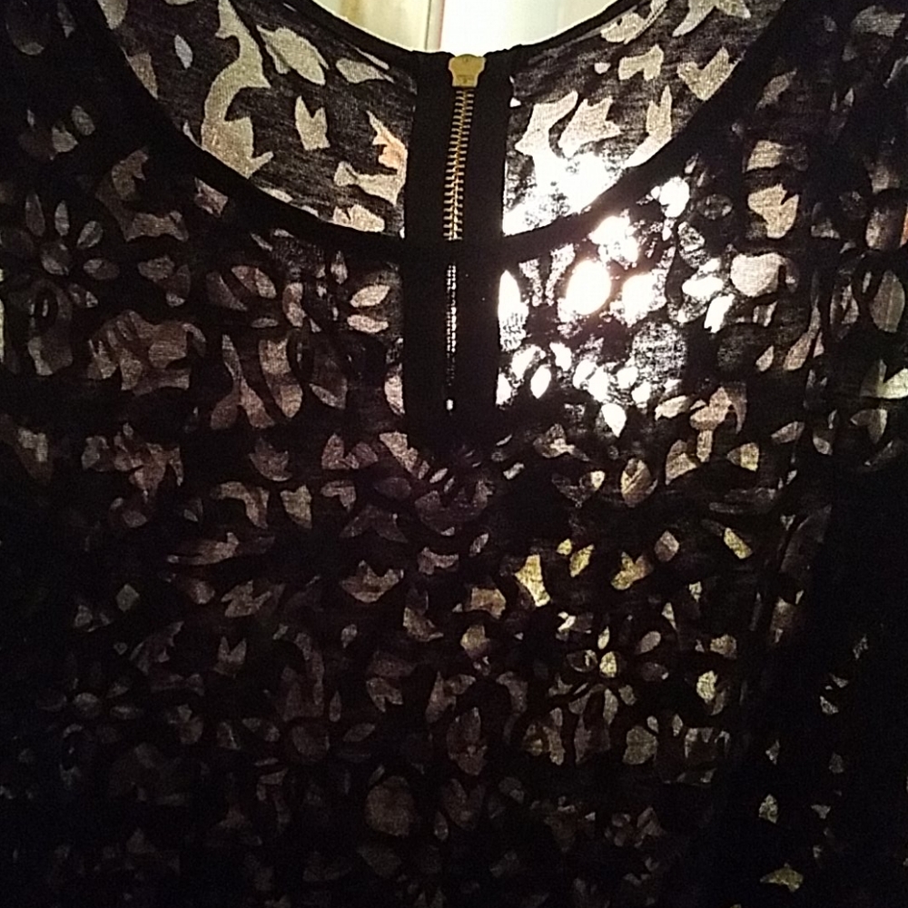 Top - Picture 2 of 4
